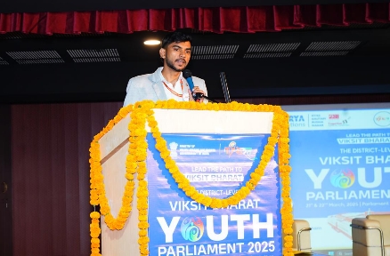 एक देश एक चुनाव के संदर्भ मे एमएलसी श्रीचंद शर्मा ने युवा संसद का शुभारंभ किया. विकसित भारत में युवाओं की भूमिकाको महत्वपूर्ण बताया गया हैं !
